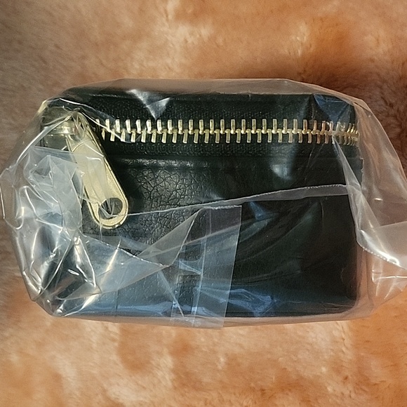 🎉HP🎉 Pura Vida Faux Leather Jewelry Case - Picture 6 of 6